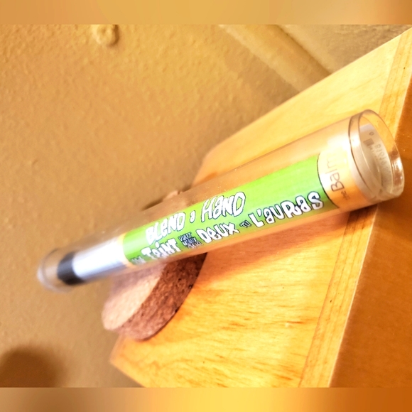 NEW The Balm Blend a Hand Tapered Foundation Makeup Brush - Picture 8 of 8